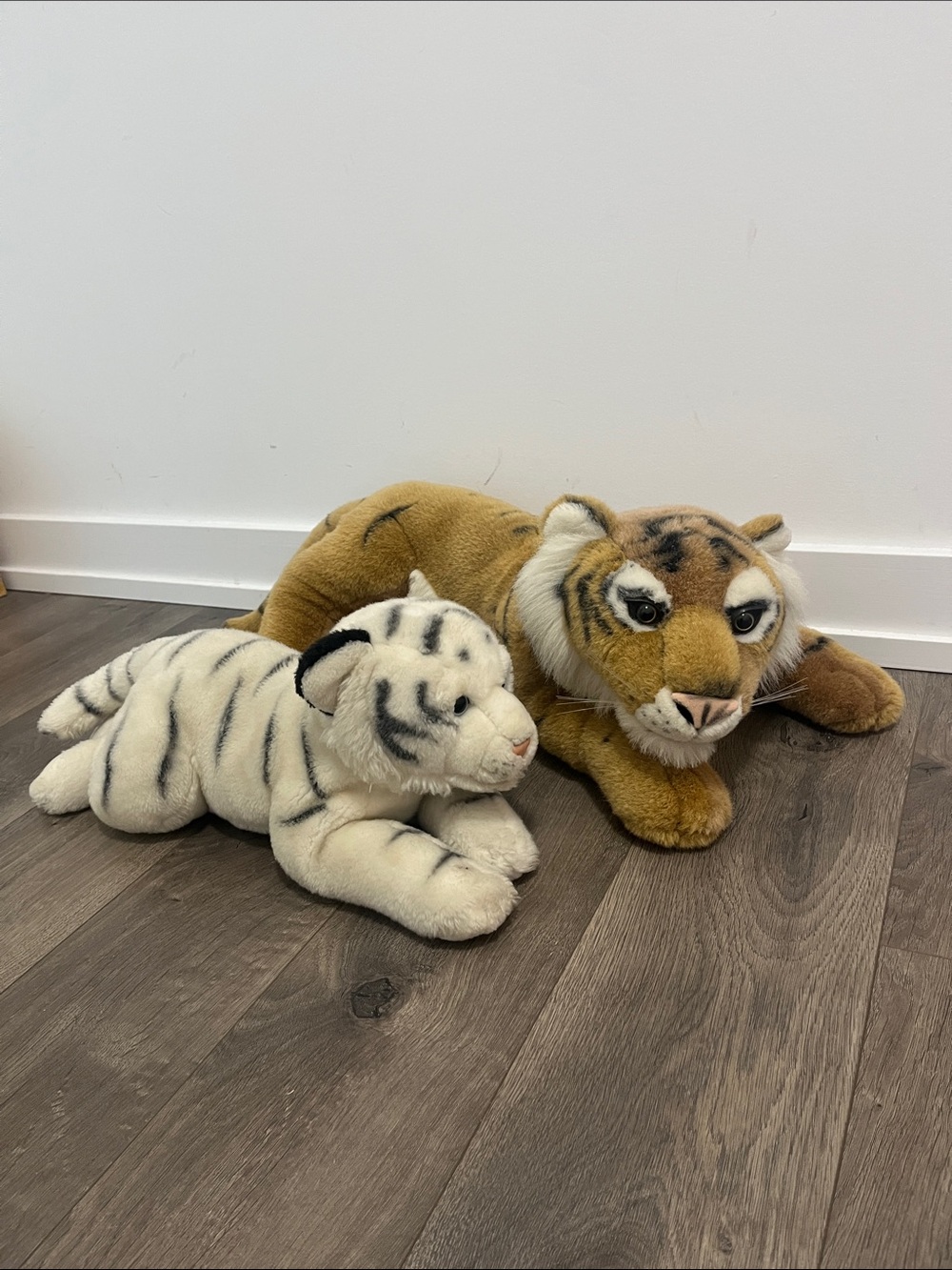 Vintage Animal Alley Orange Bengal and WhiteTiger Plush Set of 2